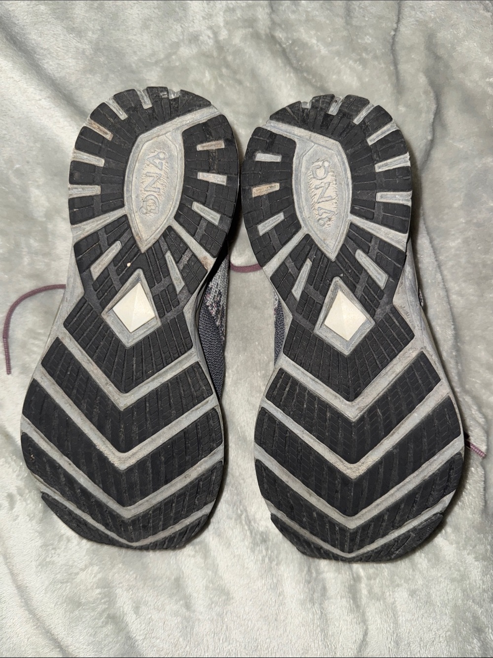 Brooks Women’s Athletic Shoes in Navy and Mauve - Picture 3 of 6